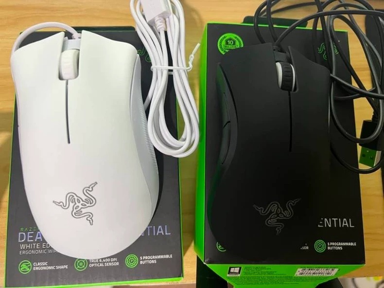 全新未拆封雷蛇炼狱蝰蛇标准版鼠标 海外版（外贸标准版）售价仅为国行1/3，功能和手感与国行一致，无溢价。  购买须知 1. 全国包邮（新疆、西藏、内蒙古等偏远地